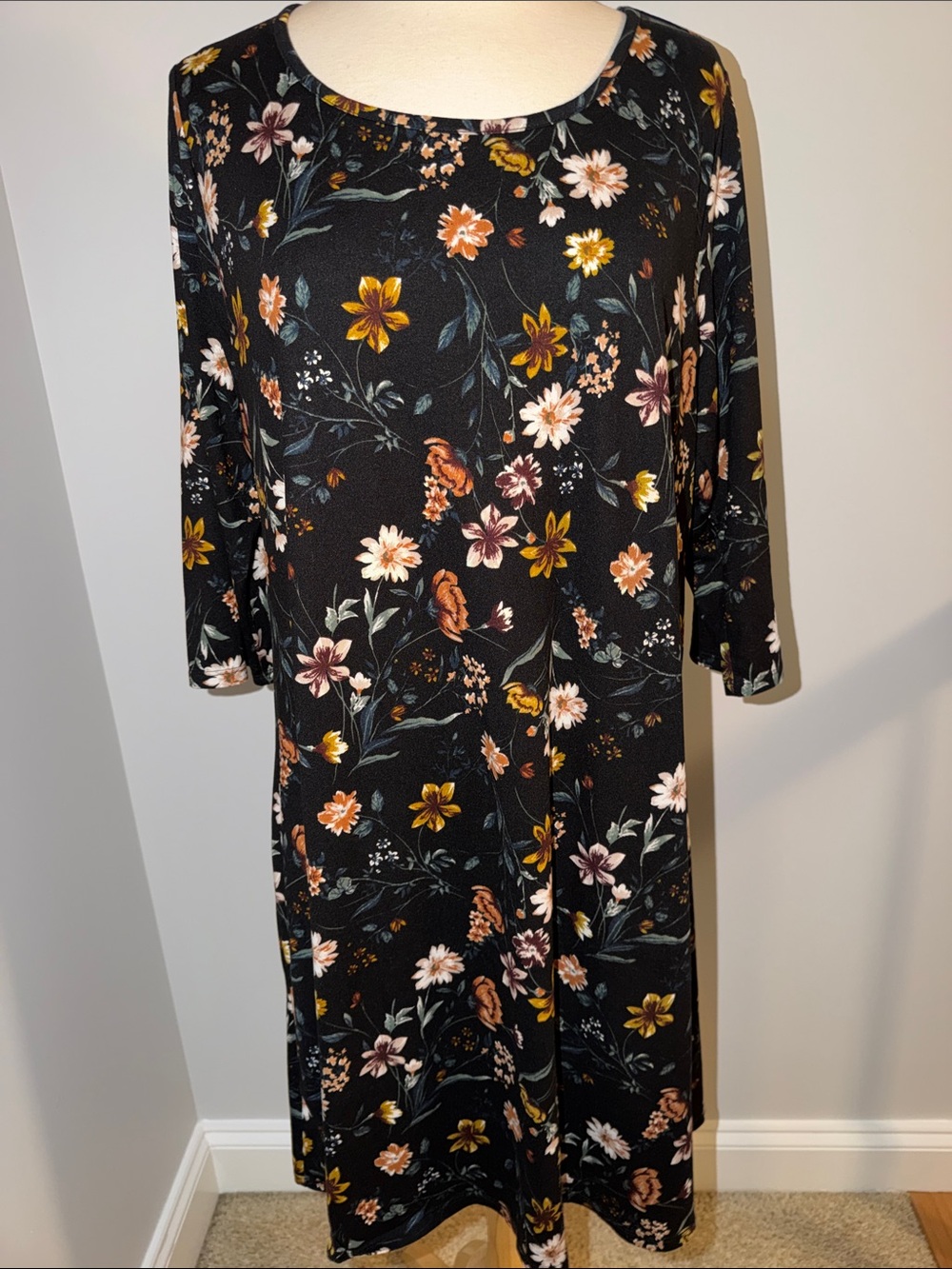 nine britton Black Floral Scoop Neck 3/4 Sleeve Midi Dress